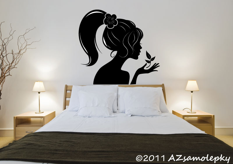 Samolepky na zeď - Dívka s květinou ve vlasech - M (65 x 60 cm)