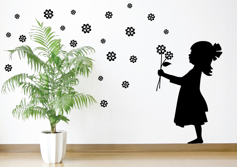 Samolepky na zeď - Čtyřlístková holčička - M (39 x 60 cm)